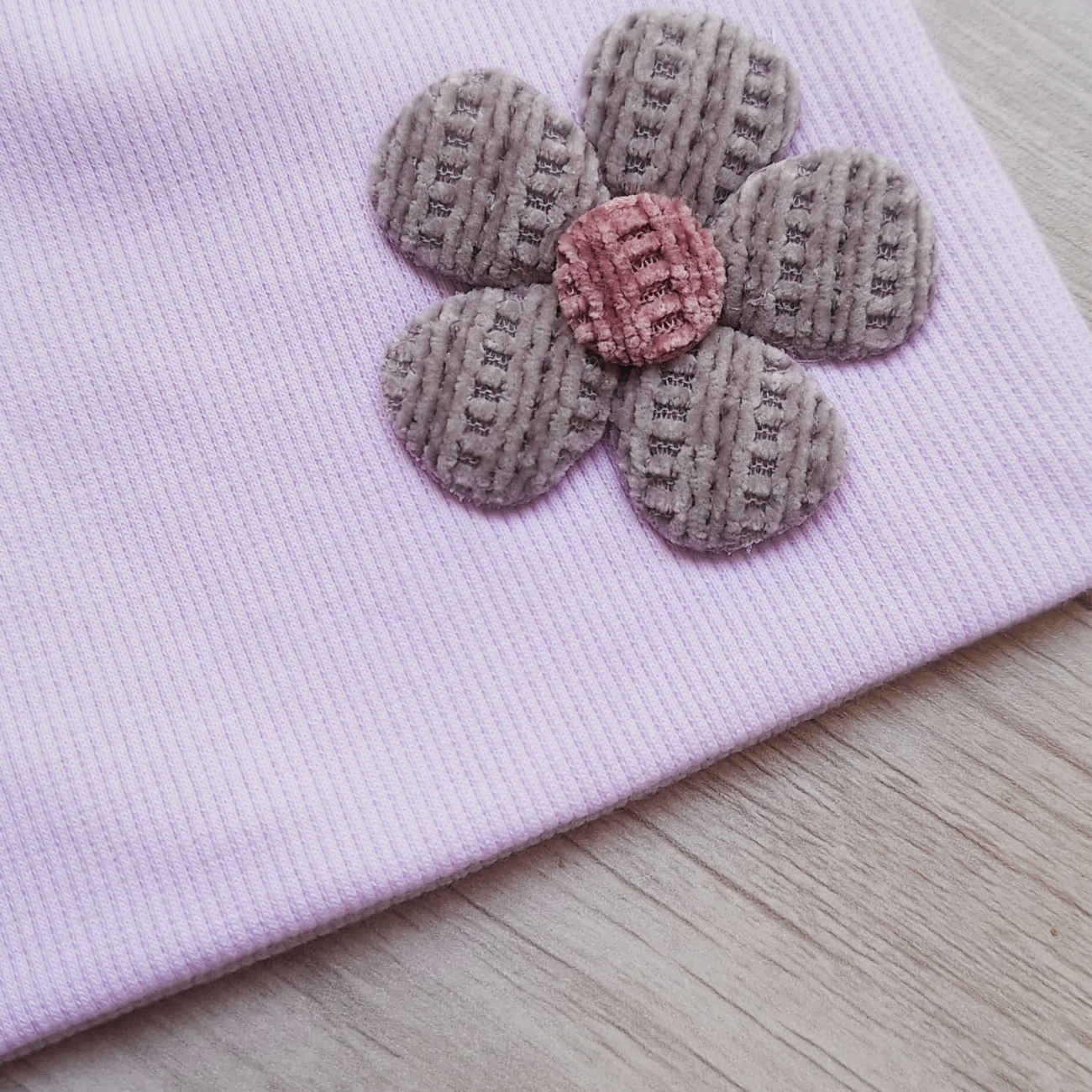 Charmante Babymuts – Combineert Warmte & Stijl | Bloemenmotief (0-12 Maanden)