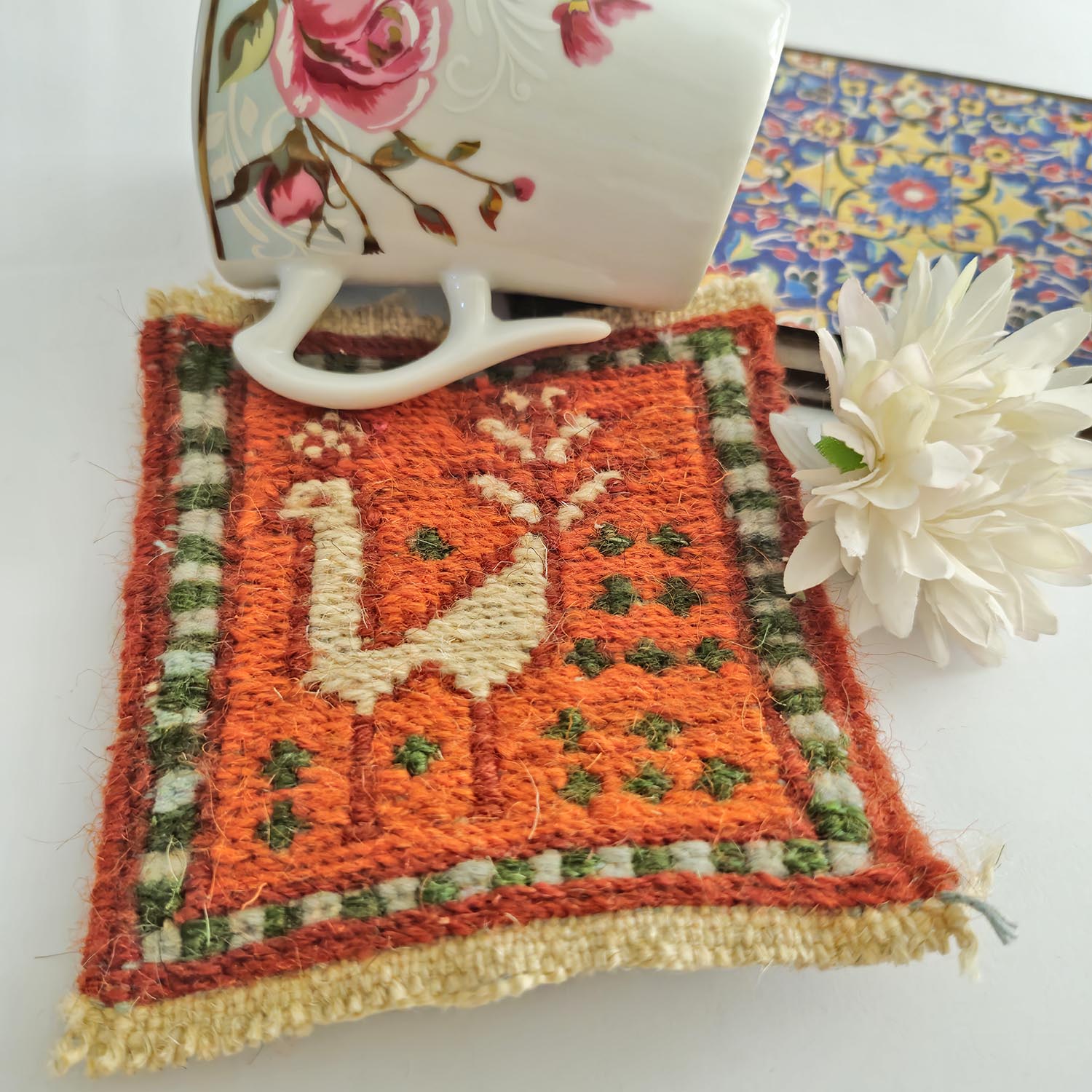 Oranje Pauw Kilim Onderzitter – Handgeweven Wollen Vierkant, Vogelpatroon