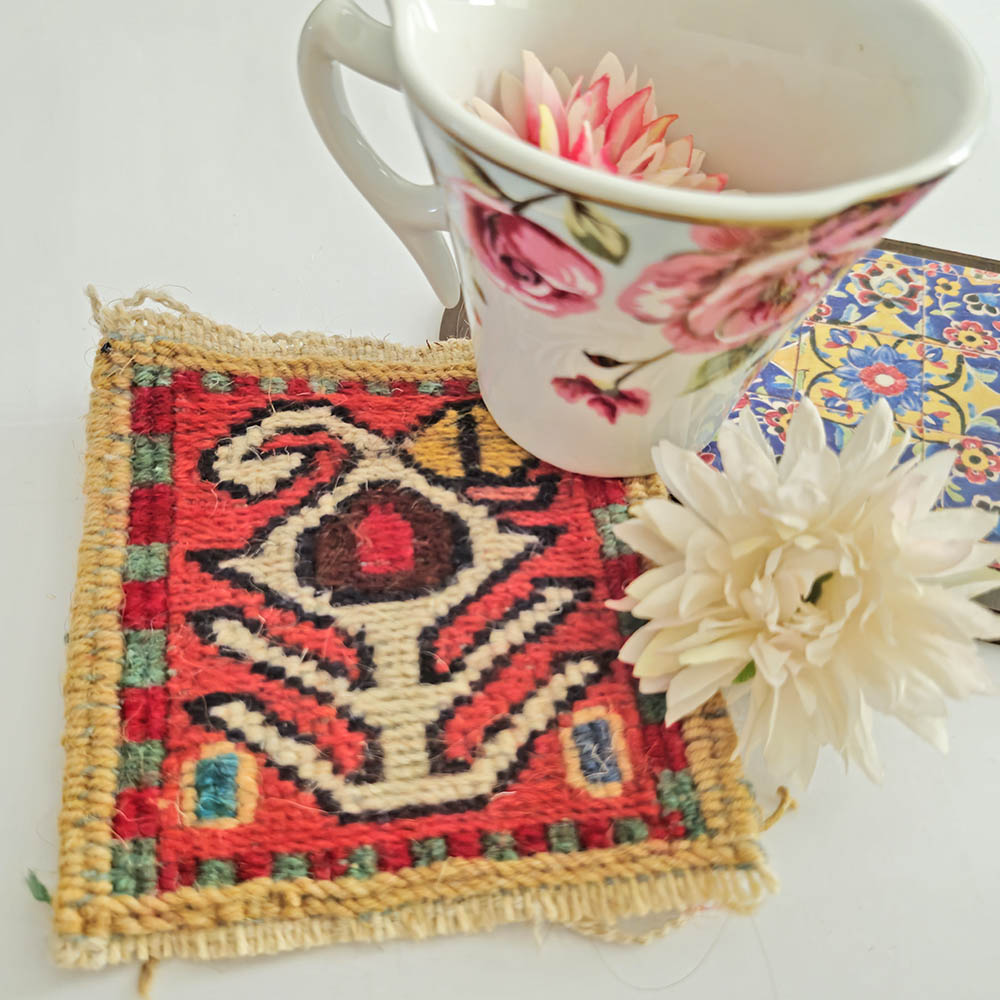 Magenta Geometrische Kilim Onderzitter – Handgeweven Wollen Vierkant, Boho Traditioneel