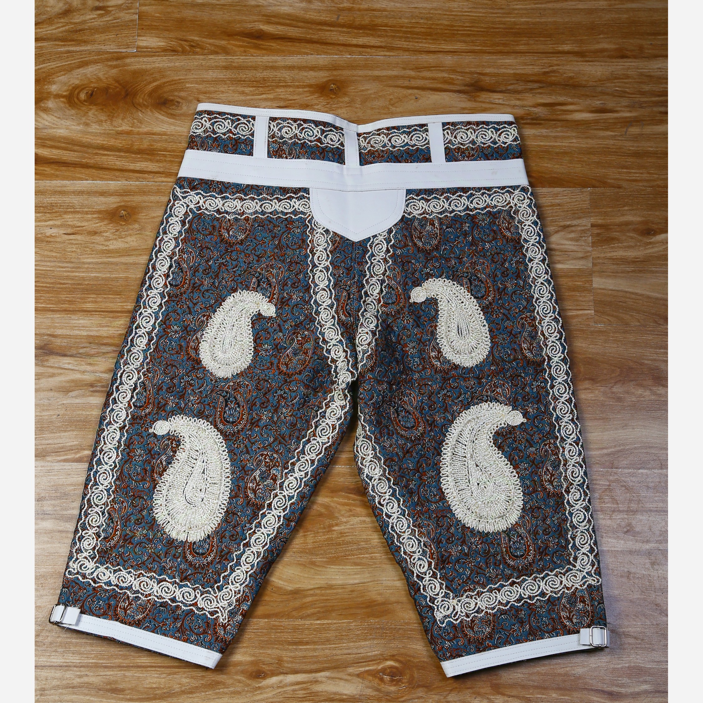 Traditionele Perzische Zoorkhaneh Sportkleding met Paisley Ontwerp