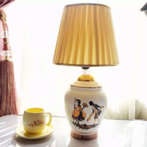 Keramische tafellamp met artistiek patroon