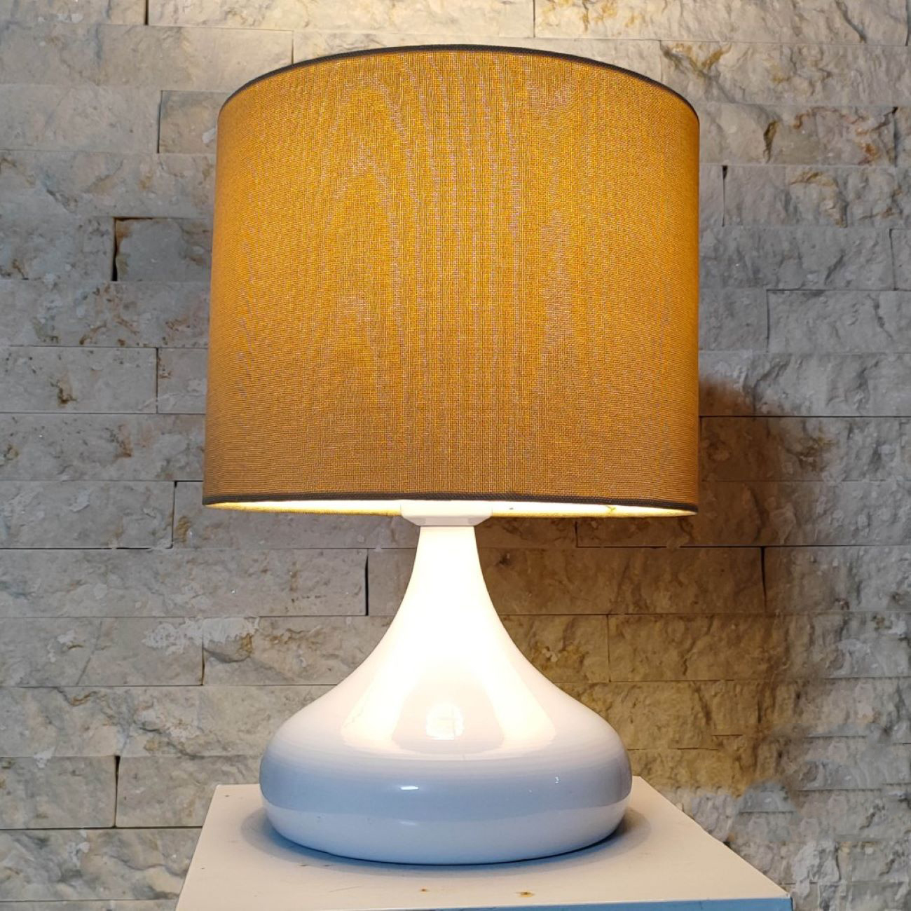 Witte Minimalistische Tafellamp – Modern Keramiek