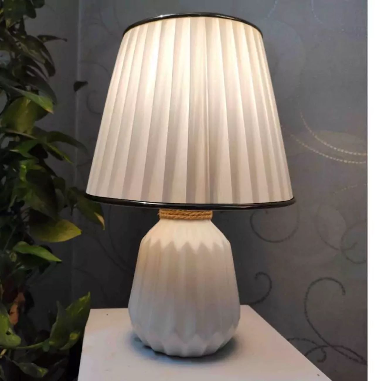 Witte en Gouden Geometrische Keramische Tafellamp