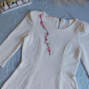 Witte Geborduurde Blouse met Bloemen