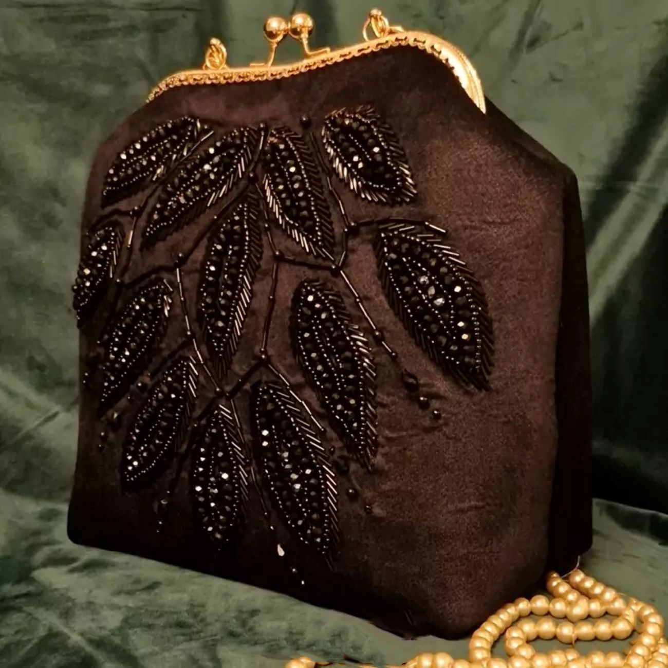 Handgeborduurde Kralen Clutch met Bladontwerp