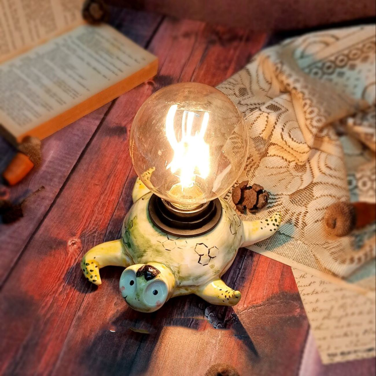 Handgemaakte keramische schildpadtafellamp – Artistieke sculpturale decoratie
