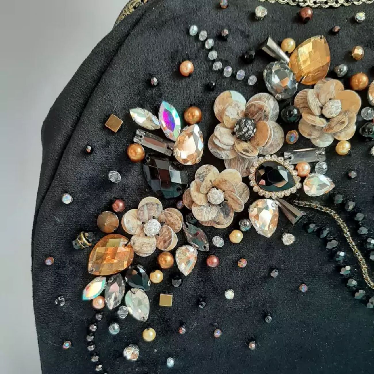 Handgeborduurde Kralen Clutch met Bloemontwerp