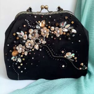 Handgeborduurde Kralen Clutch met Bloemontwerp