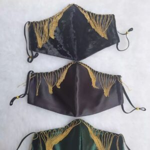 Fluwelen Avond Gezichtsmasker met Ketting Detail – Elegant Accessoire voor Formele Evenementen