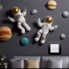 Wandgemonteerd Astronauten Beeld – Een Uniek Ruimtethema Decoratie voor Uw Huis of Kantoor