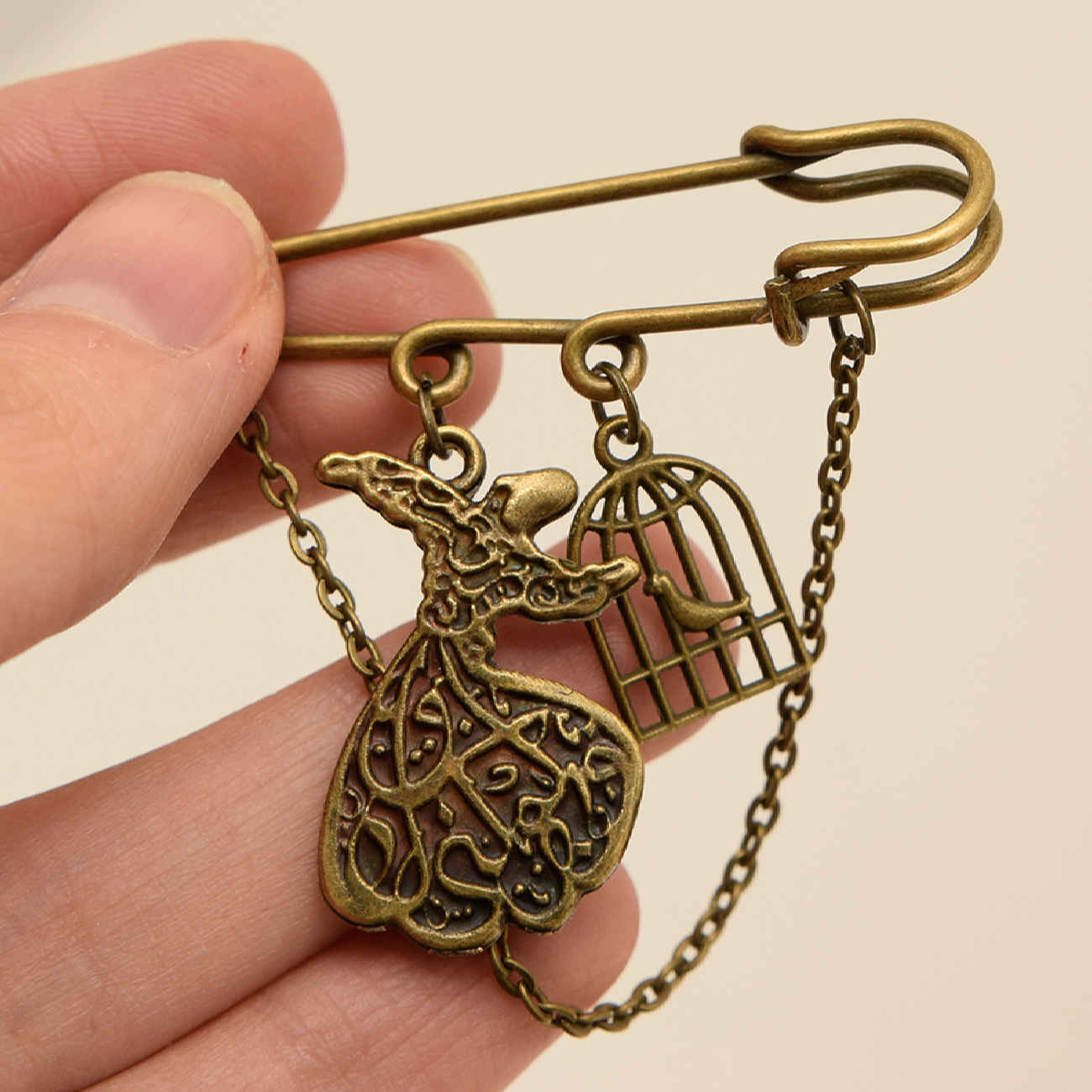 Damesbroche met Amin Vogel en Derwisj Ontwerp