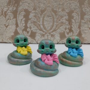 Nowruz 1404 Ornament – Slangenfiguurtje met Strik