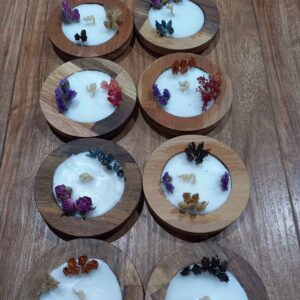 Aromatische Botanische Kaars in Houten Pot – Specerijen
