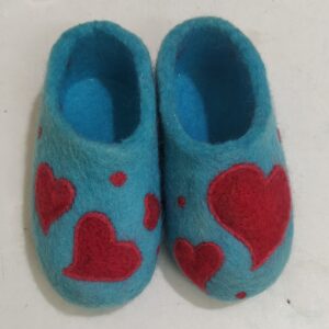 Ambachtelijke Vilten Pantoffels met Rood Hartpatroon