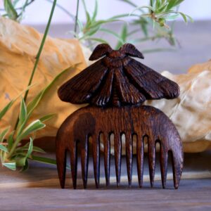 Ambachtelijke Houten Kam Handgesneden met Vlinderontwerp