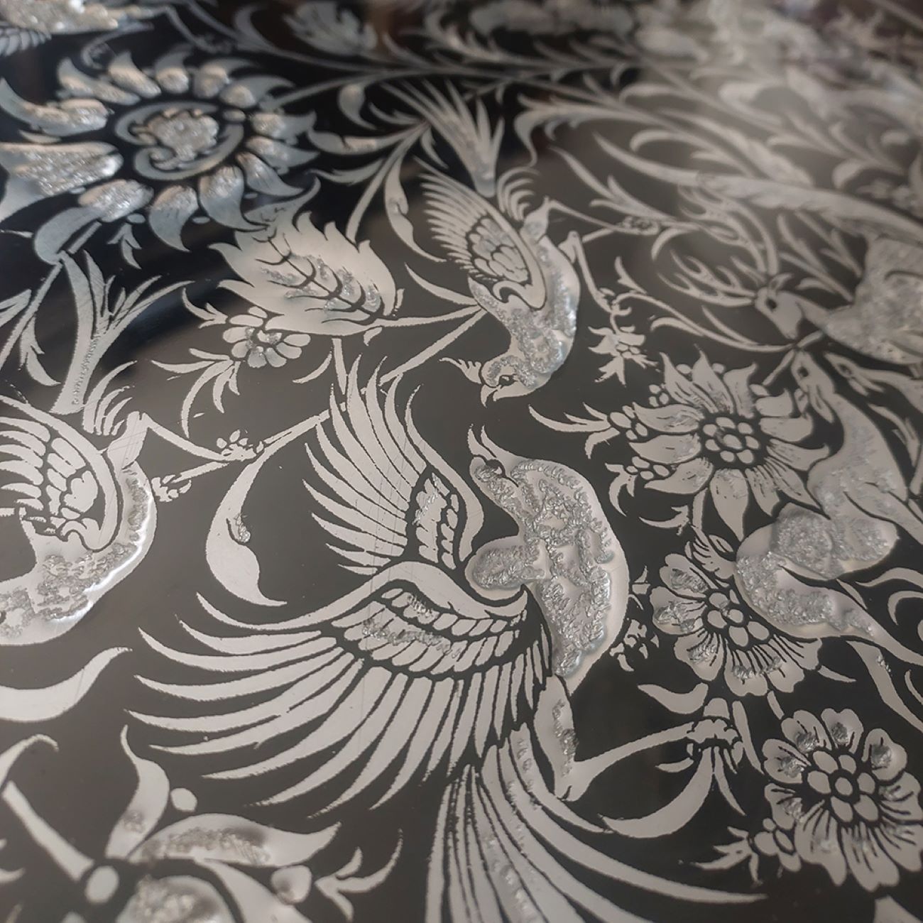 Vogel- en Bloemgravure in Messing Wandlijst – Tijdloos Ontwerp