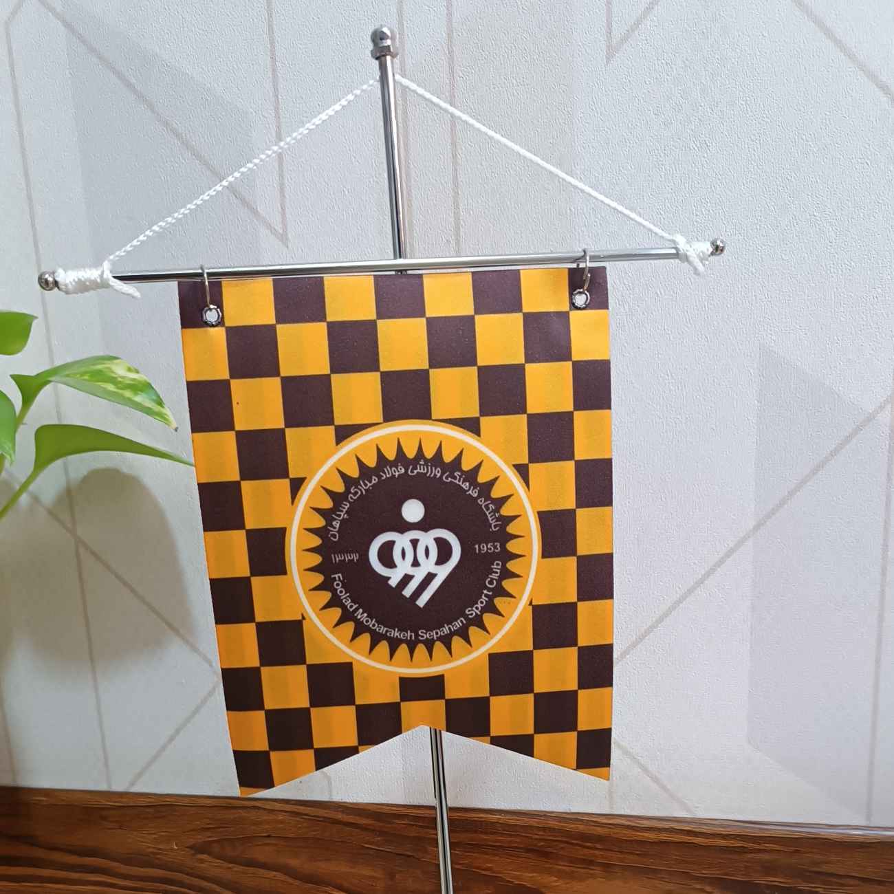 Bureauvlag van Sepahan Voetbalteam met Stenen Basis Geschikt voor Kantoorruimte