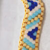 Elegante blauwe kralenarmband met geometrisch patroon