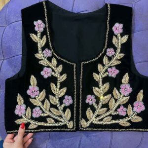 Fluwelen Geborduurd Vest – Zwart met Bloemen