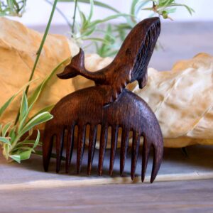 Handgesneden Houten Kam met Walvis-ontwerp