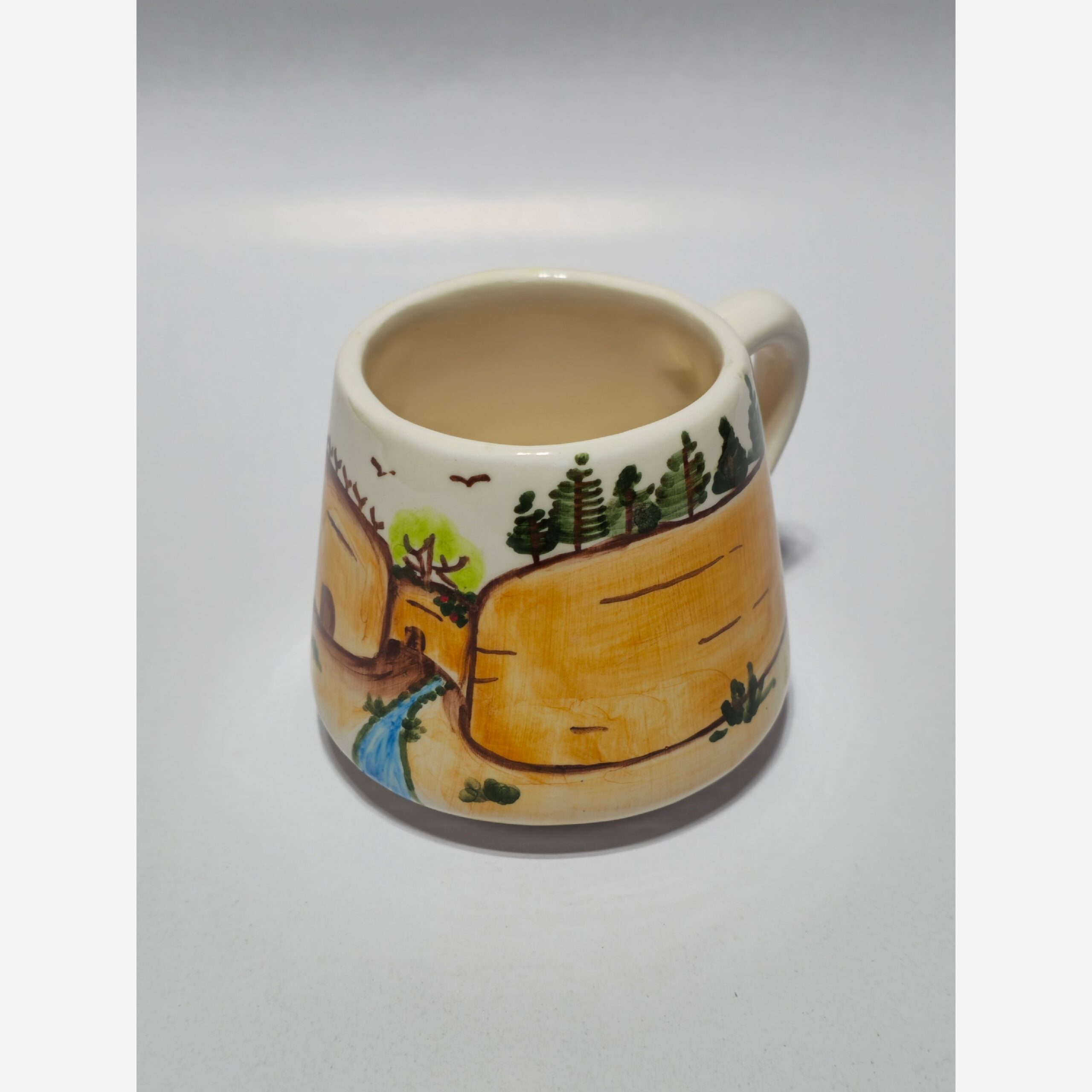 Handbeschilderde keramische mok met canyon landschap