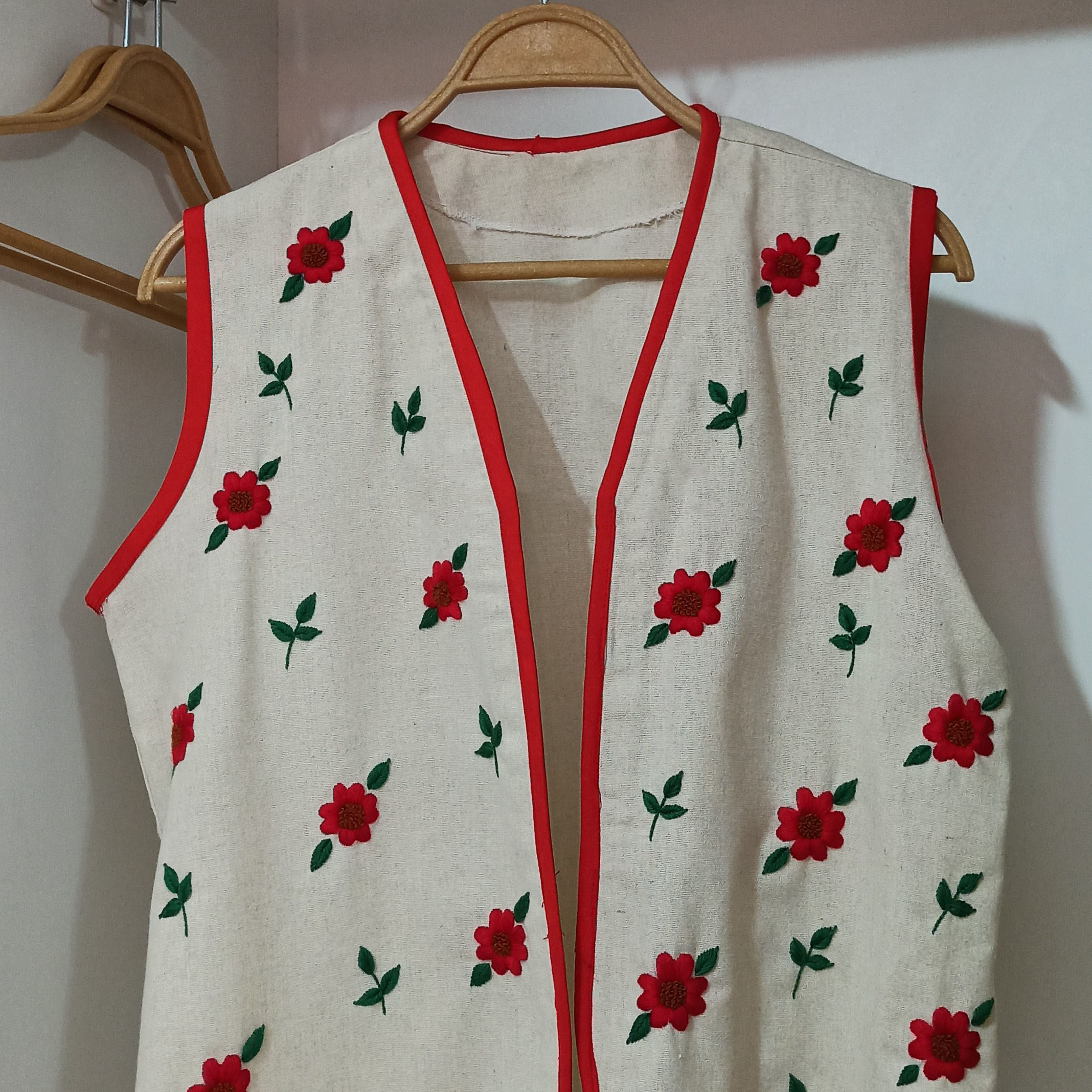 Handgemaakt Geborduurd Vest met Rode Bloemen voor Vrouwen