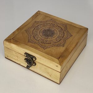 Handgemaakt Houten Sieradendoosje met Geometrische Gravure