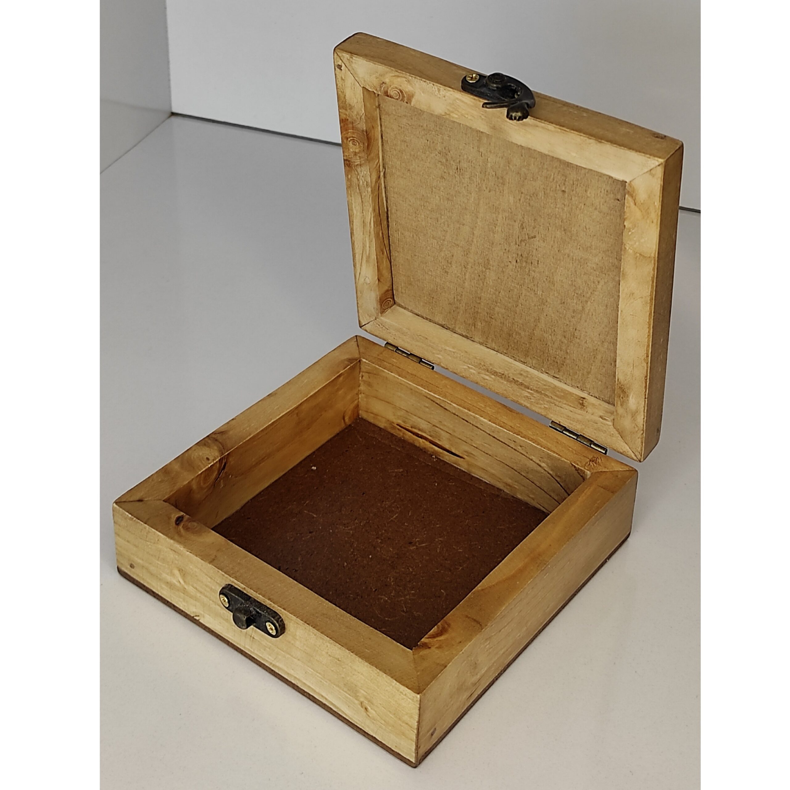 Handgemaakt Houten Sieradendoosje met Geometrische Gravure