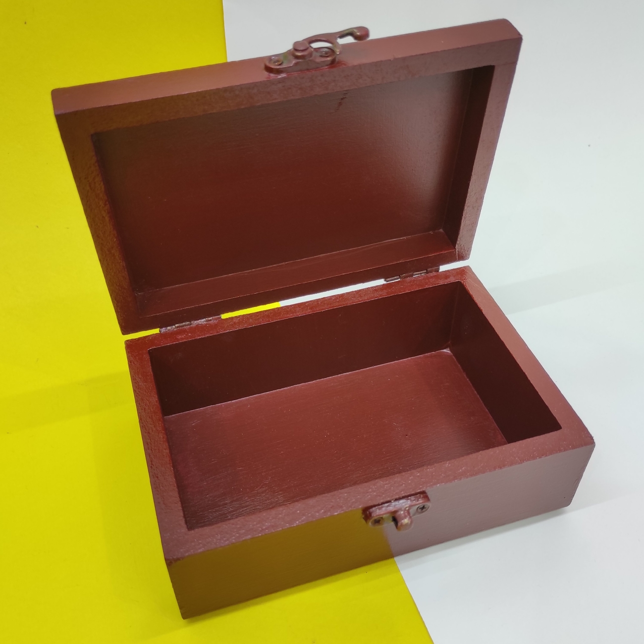 Handgemaakte Houten Sieradendoos met Kalligrafiepatroon