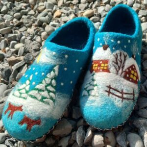 Handgemaakte Blauwe Vilten Pantoffels met Winterpatroon