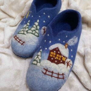Handgemaakte Vilten Pantoffels met Wintermotief – Donkerblauw