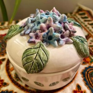 Keramische Suikerpot met Reliëfbloem (Wit)