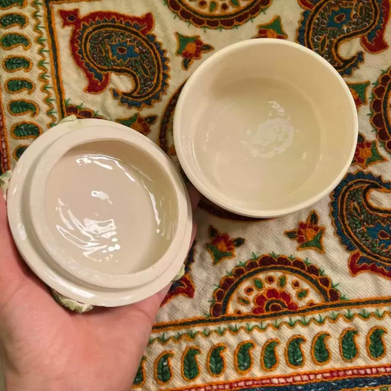Keramische Suikerpot met Reliëfbloem (Wit)