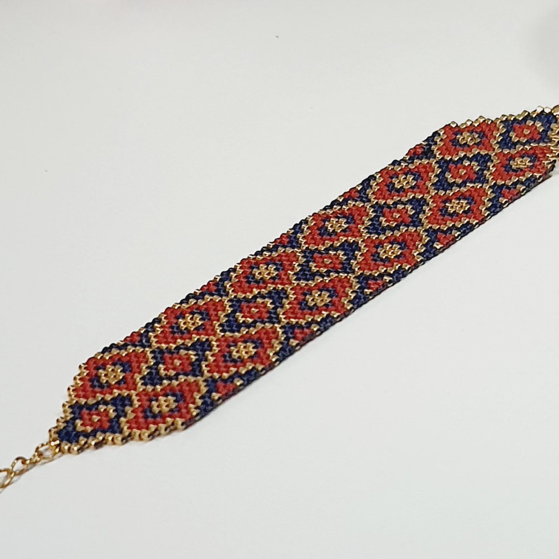 Perzische stalen kralenarmband met geometrisch patroon