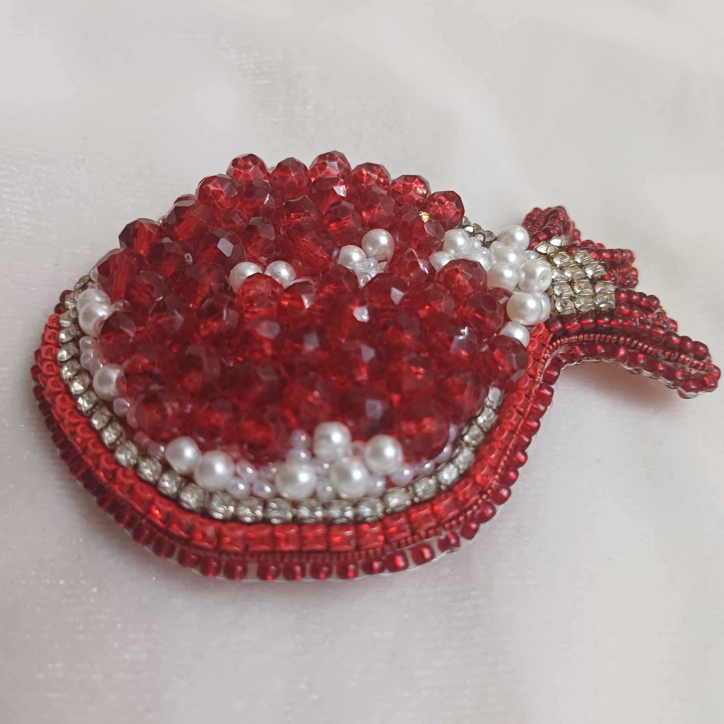 Granaatappel Broche Speld – Elegante Handgemaakte Accessoire voor Vrouwen