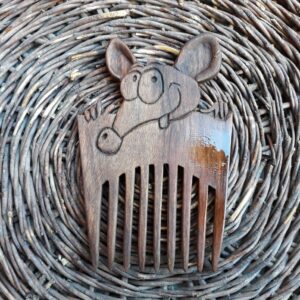 Handgesneden Houten Kam Muis – Rustiek Design