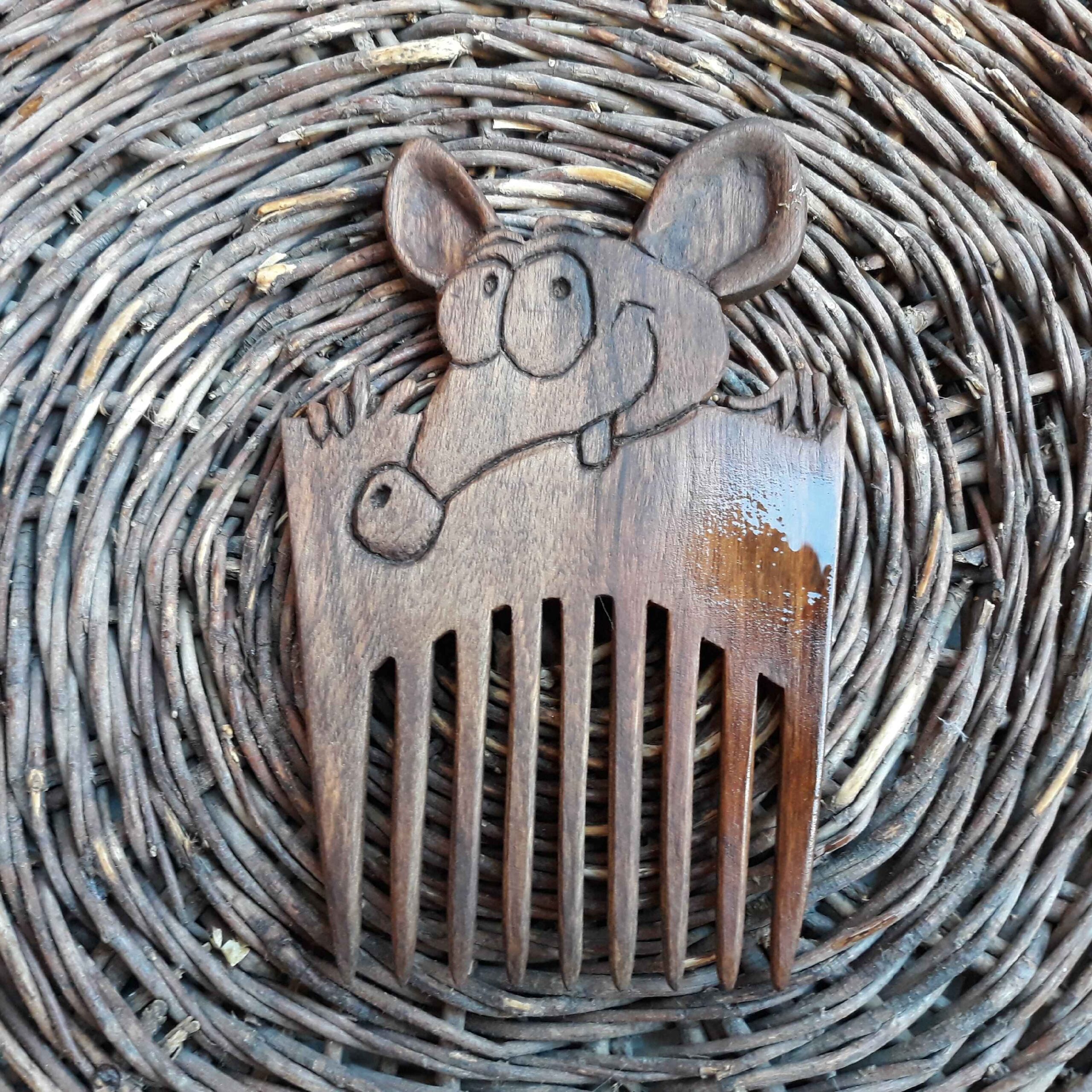 Handgesneden Houten Kam Muis – Rustiek Design