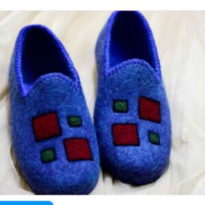 Vilten Pantoffels met Handgemaakt Geometrisch Vierkantpatroon in Blauw