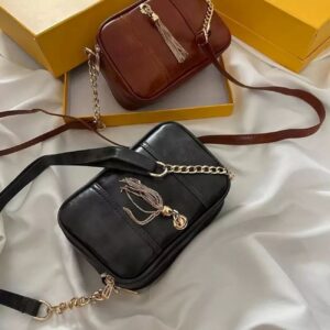 Stijlvolle leren crossbody tas met kettingriem voor moeiteloze elegantie