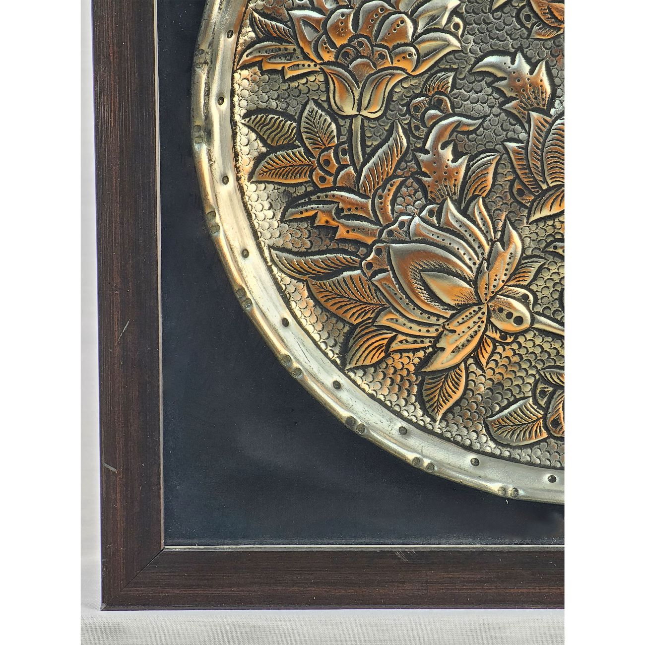 Wandlijst van Messing met Gegraveerde Vogel- & Bloemenharmonie – Elegant Handwerk