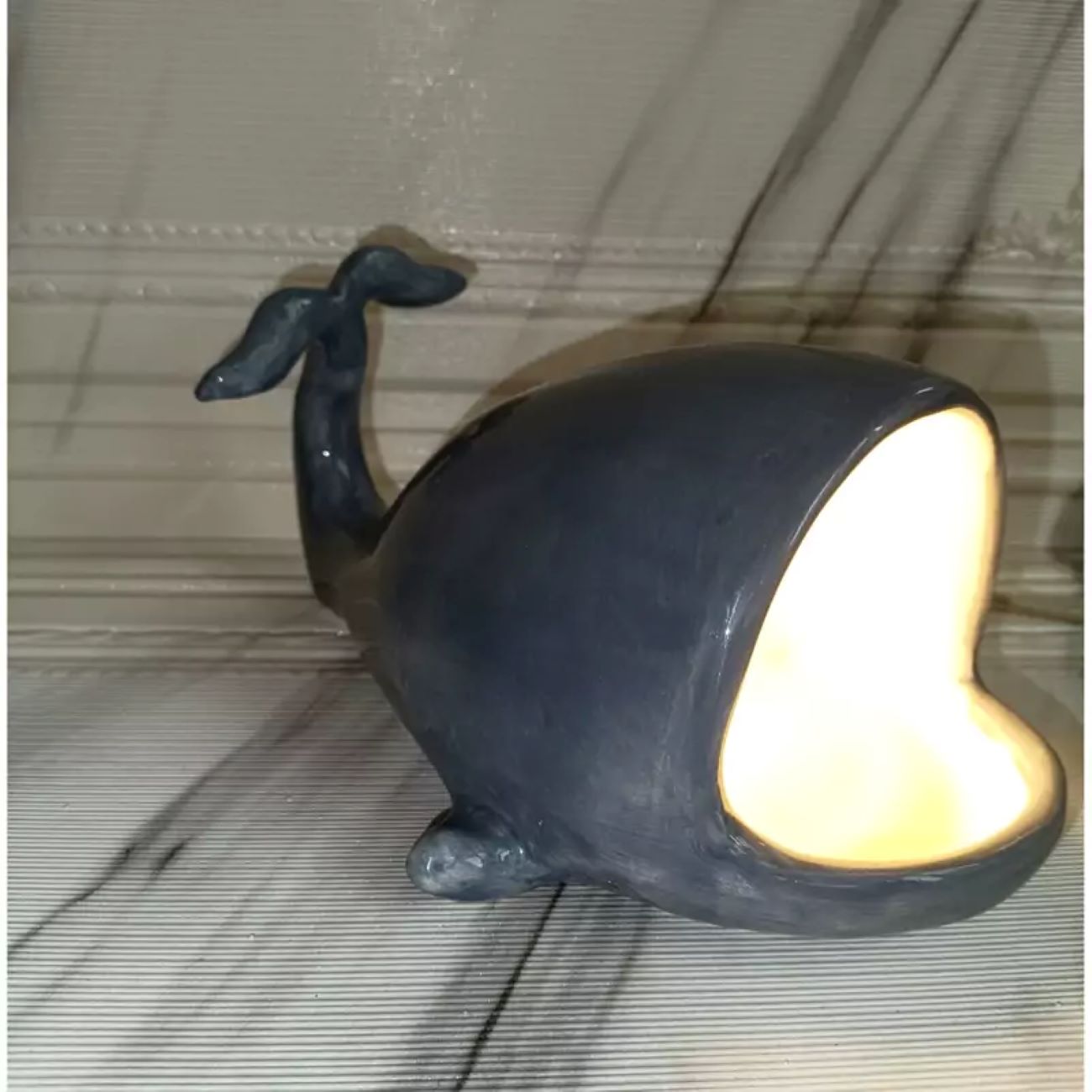 Walvis Keramische Artistieke Tafellamp – Indrukwekkend Oceaan Geïnspireerd Decor