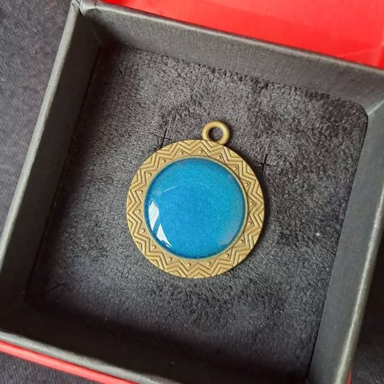 Ambachtelijke Bronzen Ketting met een Harssteen