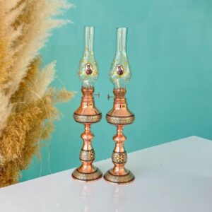 Koperen olielamp, een prachtige Perzische traditionele lamp in khatamkari stijl