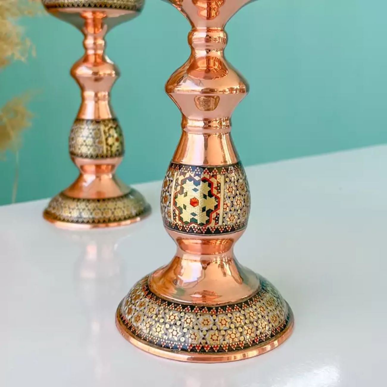 Koperen olielamp, een prachtige Perzische traditionele lamp in khatamkari stijl