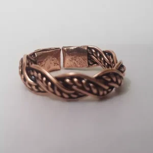 Koperen Ring met Smal Gevlochten Ontwerp