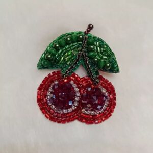 Handgeborduurde Broche – Kers