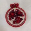 Handgeborduurde Broche – Granaatappel