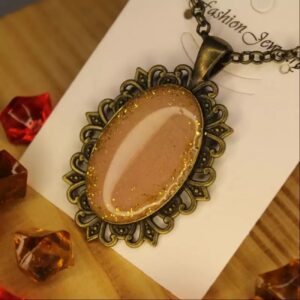 Handgemaakte Bronzen Ketting met Harssteen Hanger