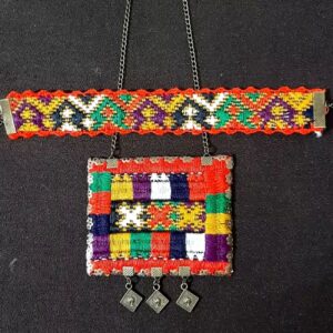 Handgemaakt geborduurd sieradenset armband en ketting