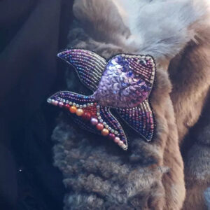 Handgemaakte broche visontwerp – Purper